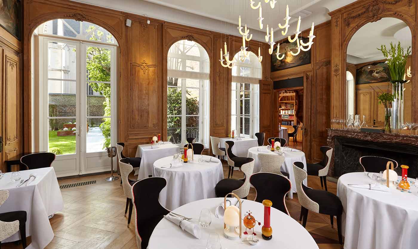 Mobilier du restaurant de l'hôtel Clarance à Lille